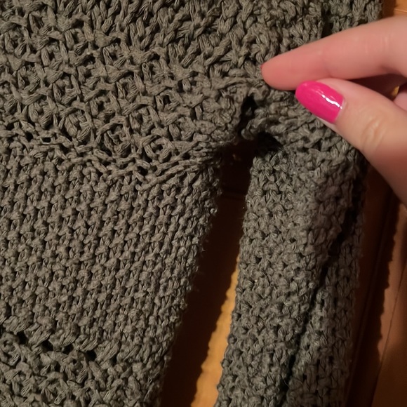 3/$20 🦋 Abercrombie & Fitch Knit Cardigan | Size: Small - Picture 5 of 6